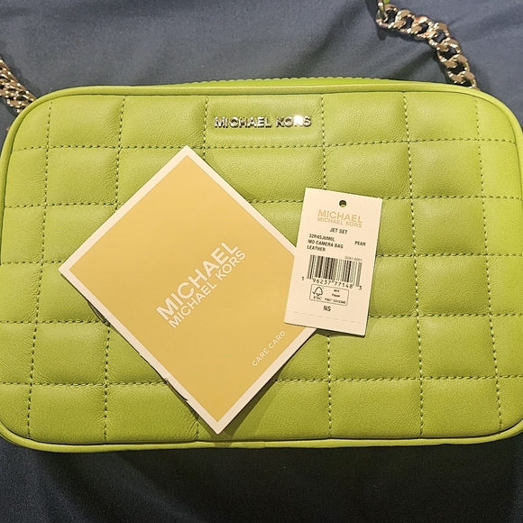 Michael Kors Quilted Crossbody Camera Bag **PEAR** - Picture 10 of 10